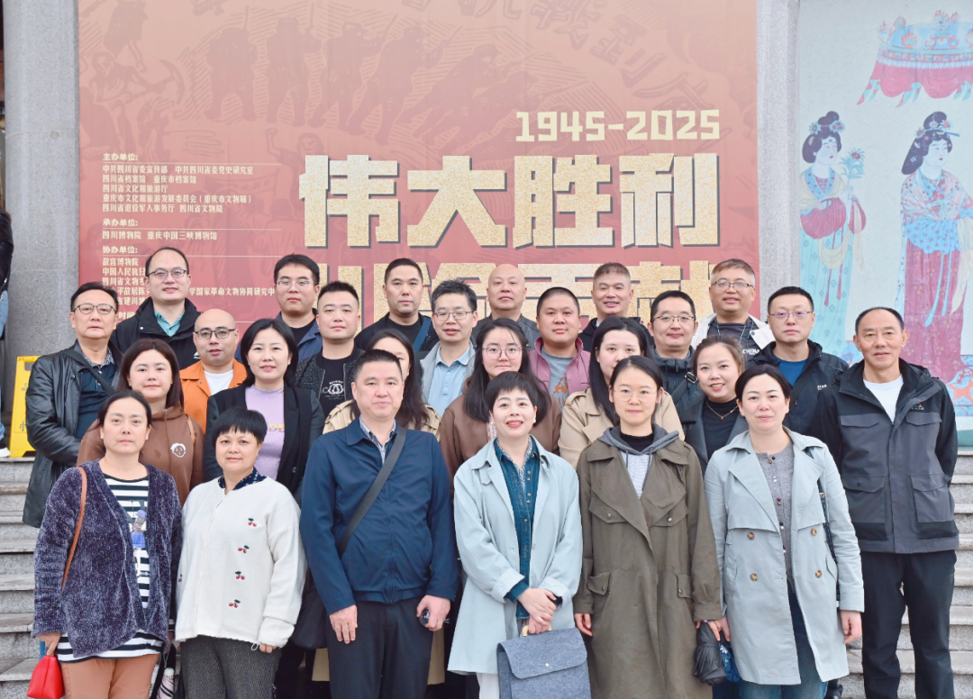 ��չ��ʷ�¼�� ���������µ��������ϳ��и�ƺ��������Ժ��֯�ιۿ�սר��չ���к�ɫ����