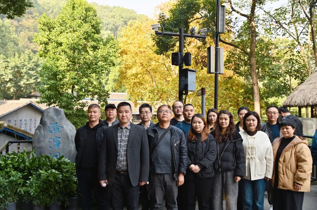 12.1追寻红岩精神 锻造忠诚检魂——南充市高坪区人民检察院主题党日活动走进重庆渣滓洞、白公馆.jpg