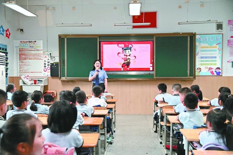 5.9高坪区人民检察院:让家长成为课堂“特别的老师”.jpg