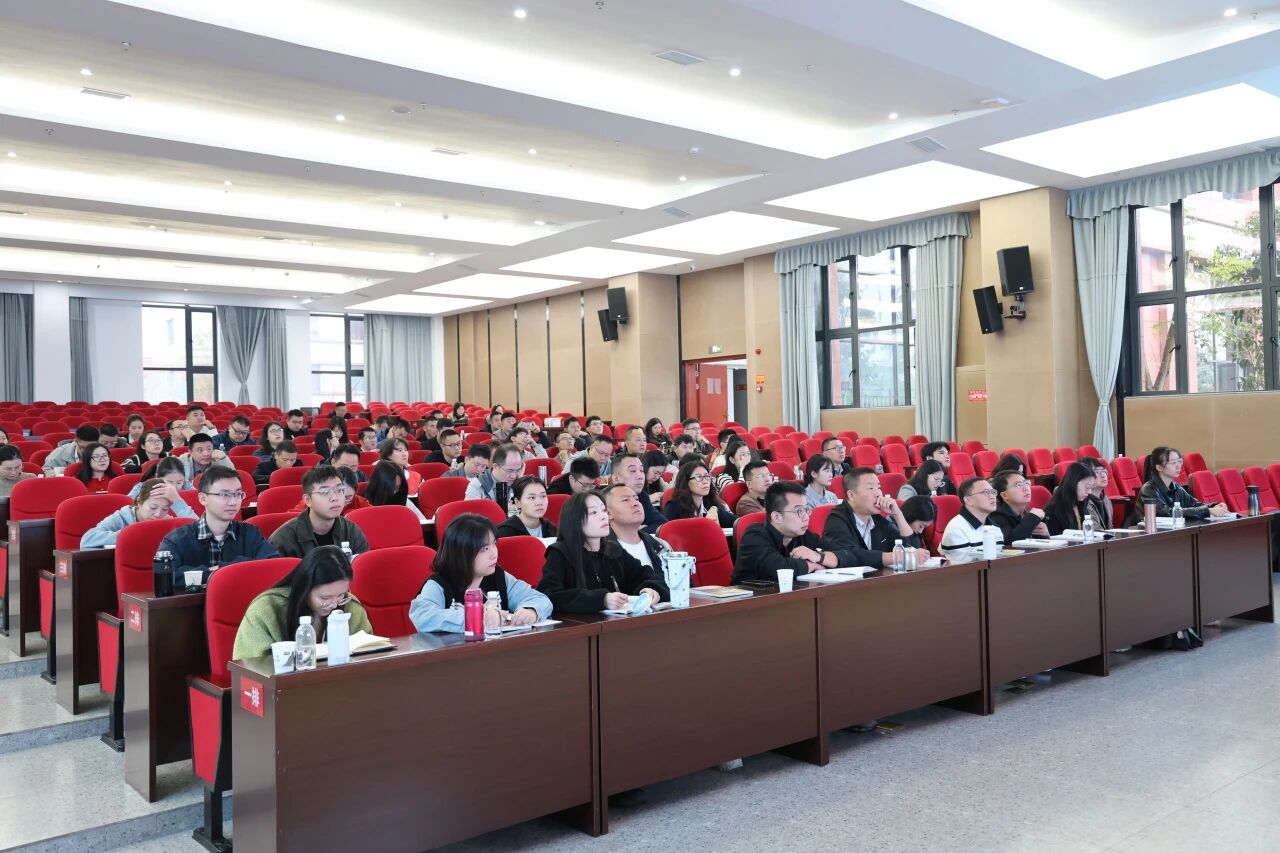 ����������쳤����У��ר���ڿ�~