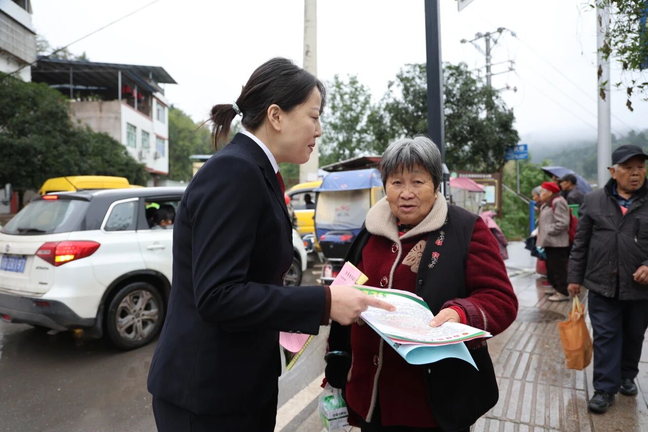 �ػ���ɫ��԰ ����ɭ�ַ��𡰰�ȫ����